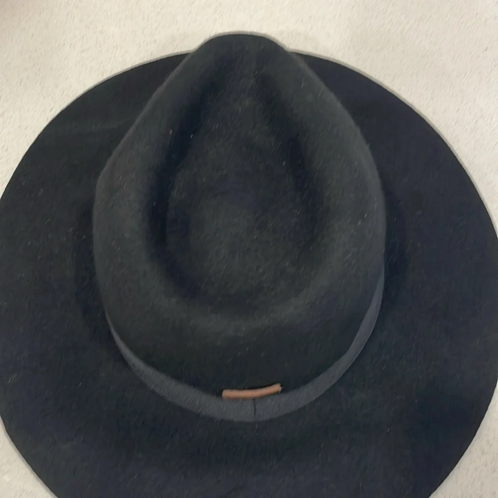 Roots  Black 100% Wool Hat - Picture 4 of 14